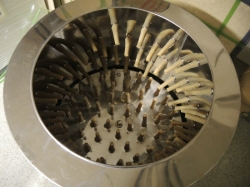 Elektrická bubnová škubačka na drůbež MVF 119 - pohled do vnitřku škubacího bubnu seshora